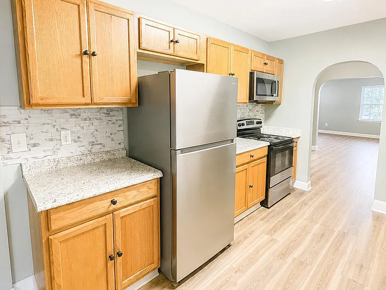 1103 Colonial Ave — Photo 5