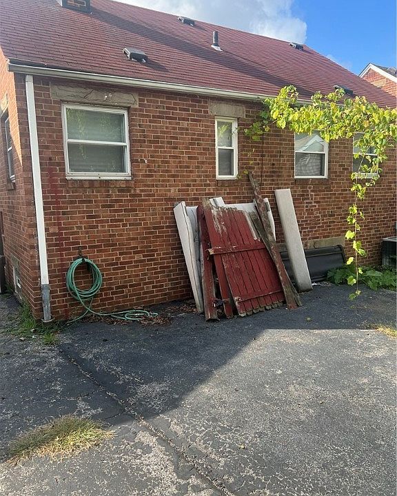 2nd image of 13024 Bellaire Rd
