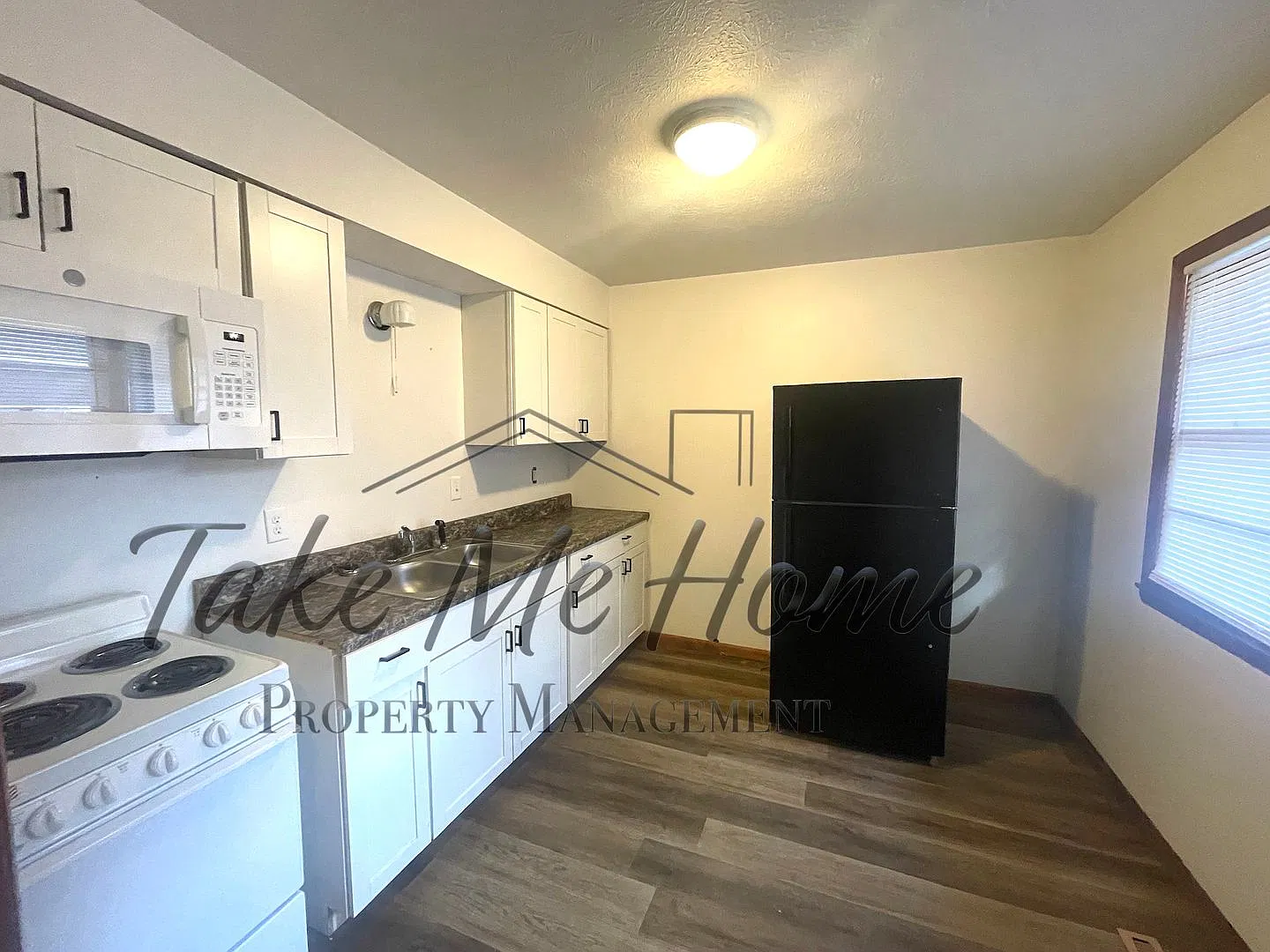 Charming 2-Bed, 1-Bath Home for Rent in All-Brick Fourplex — Photo 3