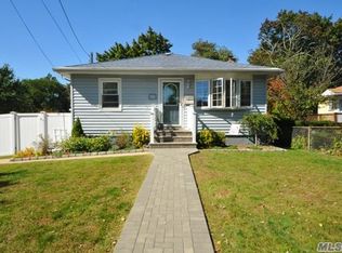 33 Pleasant Ave, Farmingdale, NY 11735