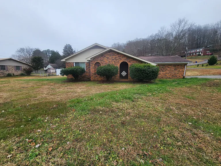 699 Blythe Ferry Rd NE — Photo 3