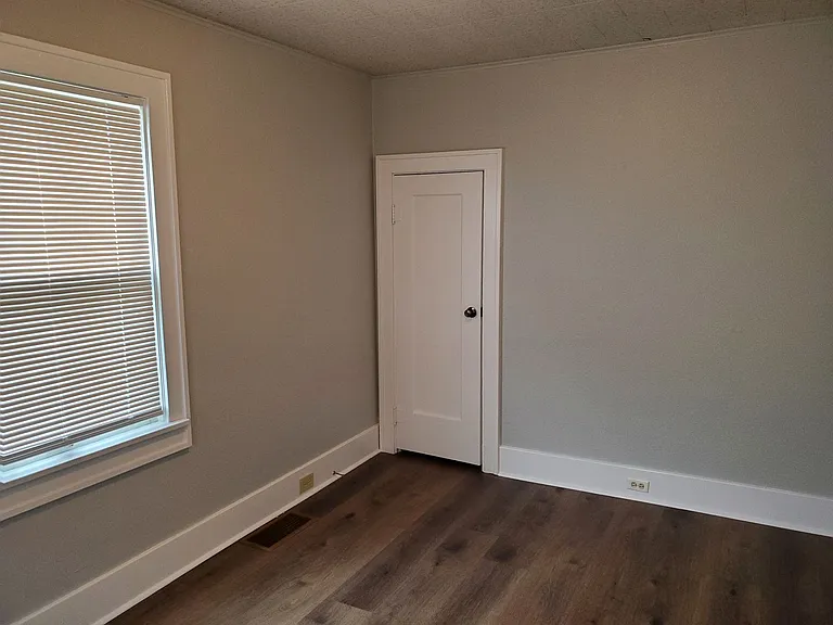 503 Washington Ave — Photo 7