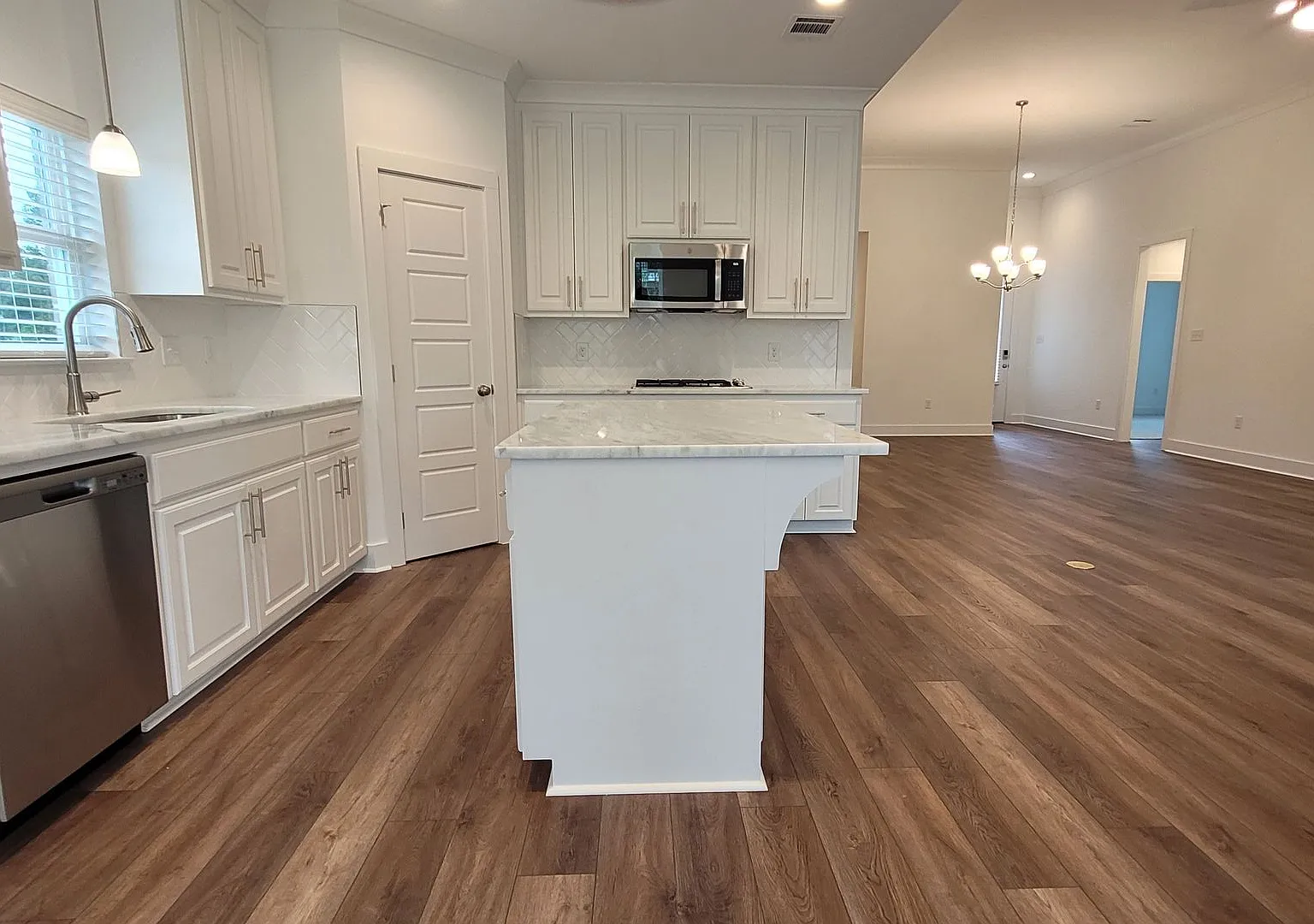 Stunning home in Garden Hill! — Photo 3