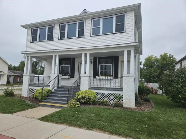 213 W Pulaski St, Pulaski, WI 54162