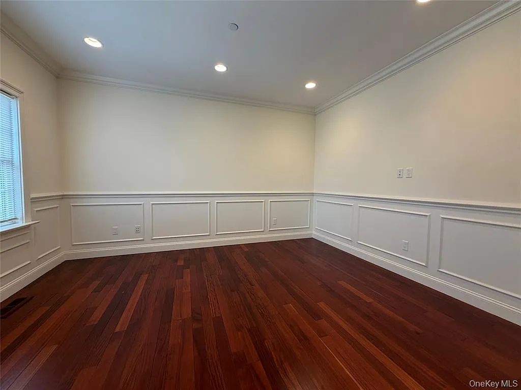 3 bed, 3.5 bath, 2700 sqft, $8,000 — Photo 3