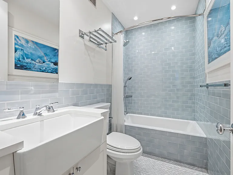 240 Centre St #4R — Photo 11