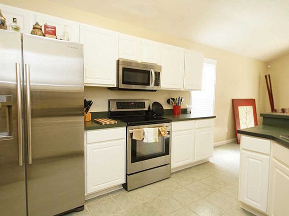 5th image of 1474 Travers Ct
