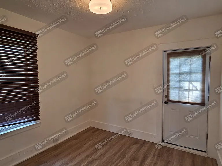7455 Churchill St — Photo 19
