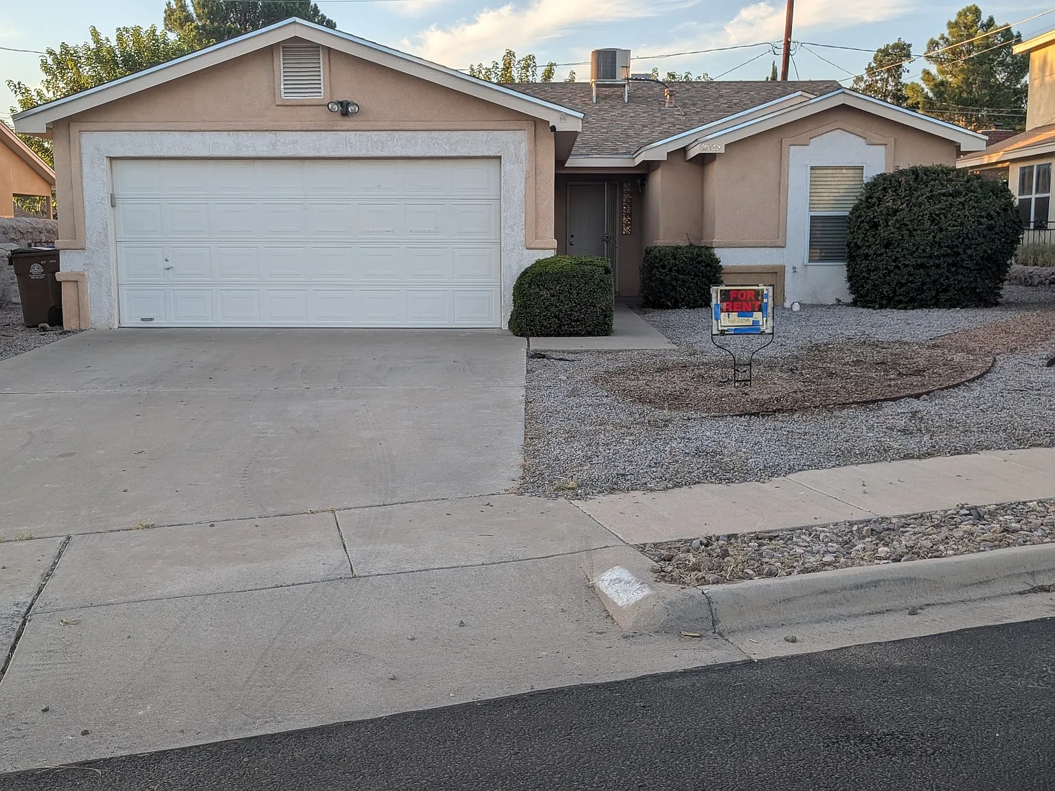 4 bed, 2.5 bath, 1400 sqft, $1,850 — Photo 2
