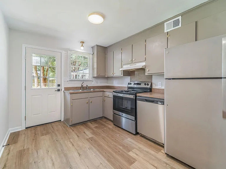 1632 Jessamine Rd #G — Photo 6