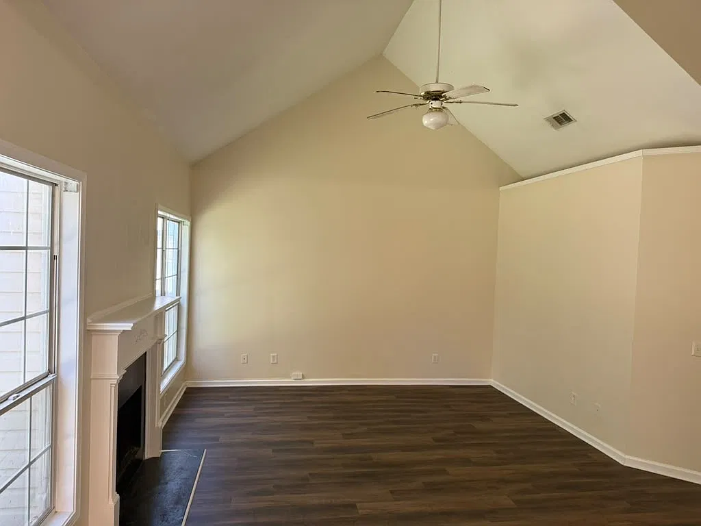 3 bed, 1588 sqft, $2,011 — Photo 2
