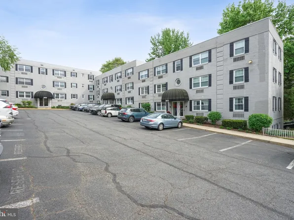 2051 N Woodstock St APT 201, Arlington, VA 22207