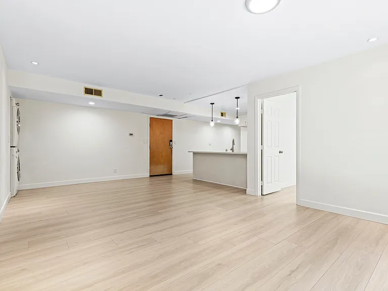 2121 Beloit Ave #112 — Photo 7