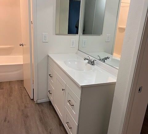 3rd image of 1720 Peyton Ave #6