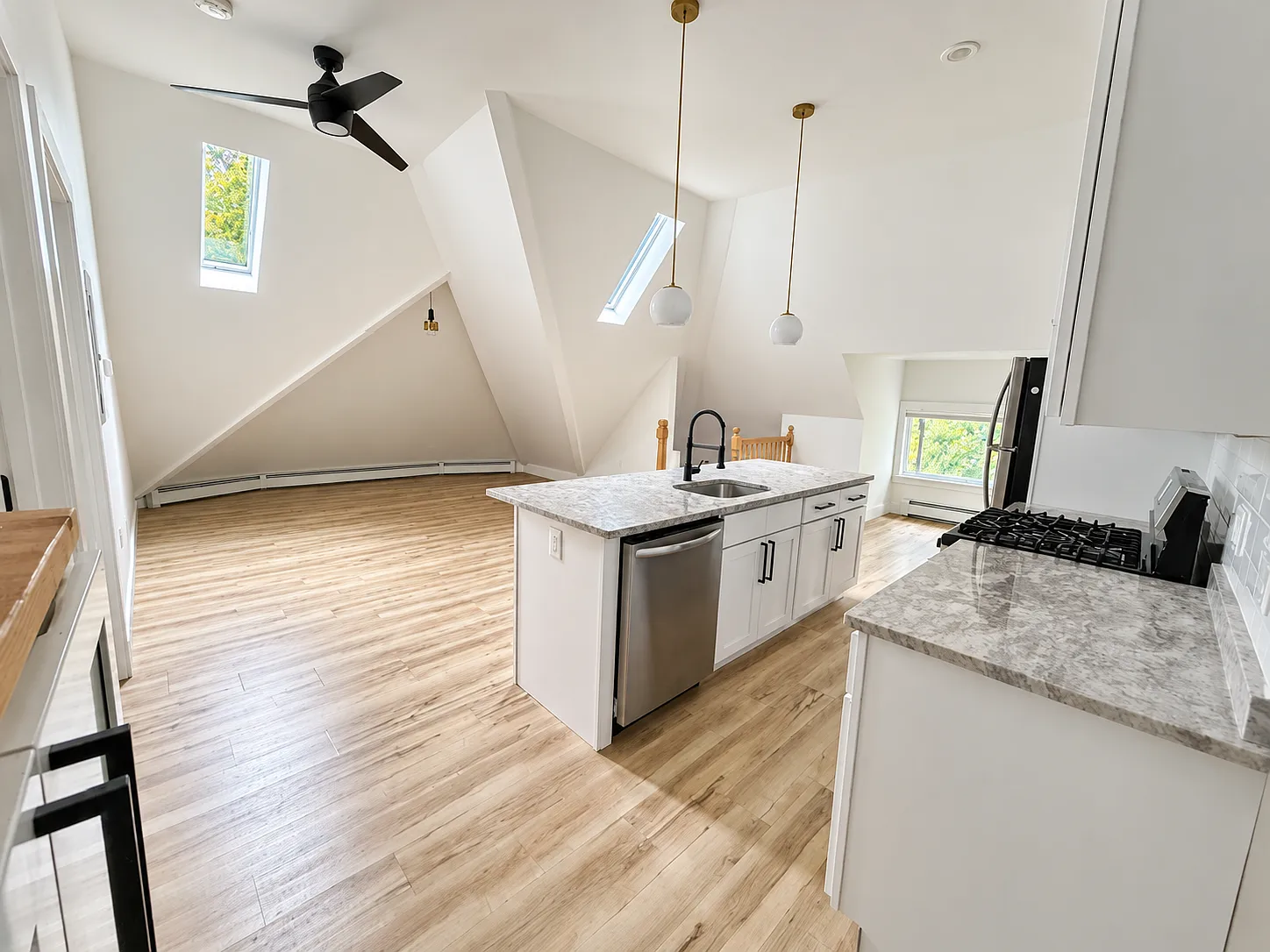 2 bed, 1050 sqft, $2,650 — Photo 2