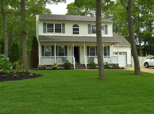 5 Pin Oak Path, East Quogue, NY 11942