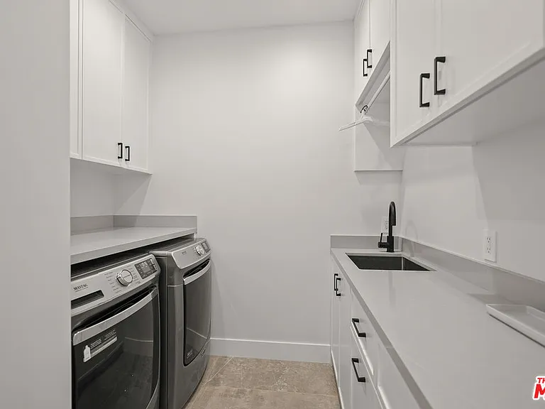 971 S Bundy Dr — Photo 19