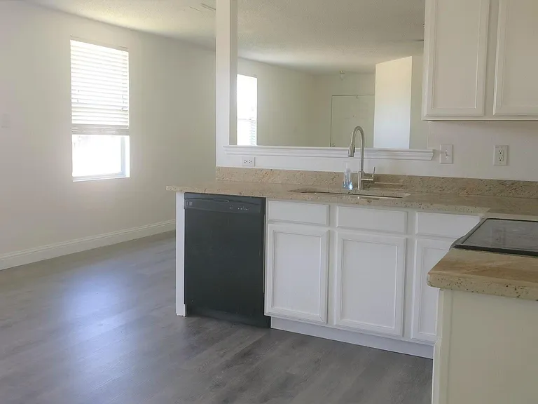 2644 Windy Point Ct — Photo 3