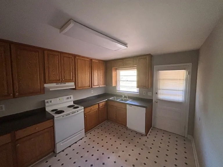 1529 Old Central Rd #B — Photo 2