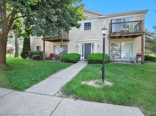 841 Bloomfield Village Blvd APT D, Auburn Hills, MI 48326