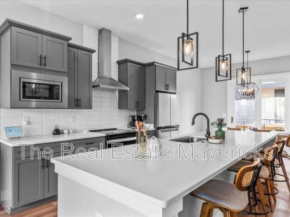 821 Burnside Pl UNIT 1
