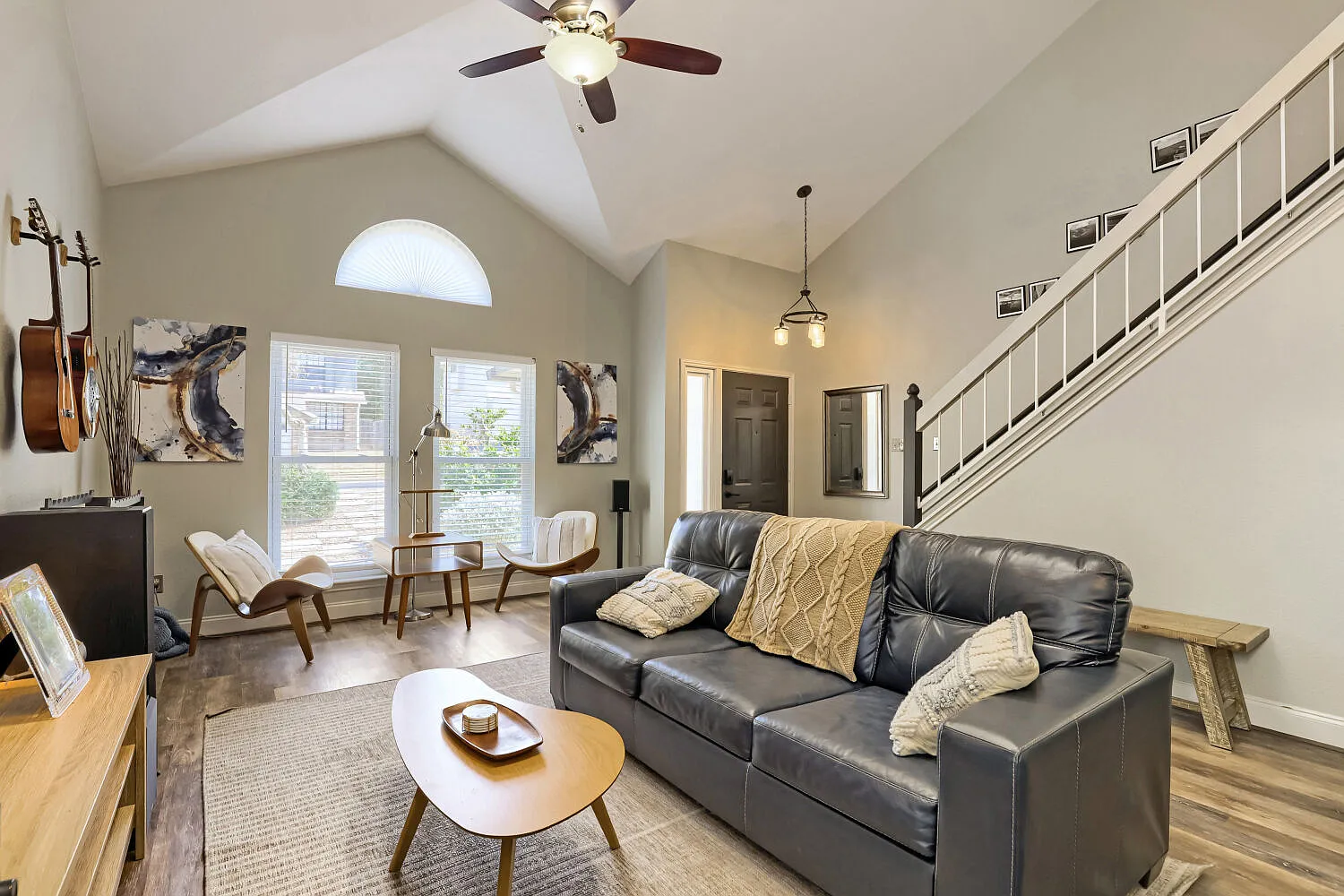 3 bed, 2.5 bath, 1893 sqft, $8,035 — Photo 2
