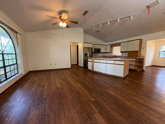 5th image of 570 LONDONDERRY Circle SE