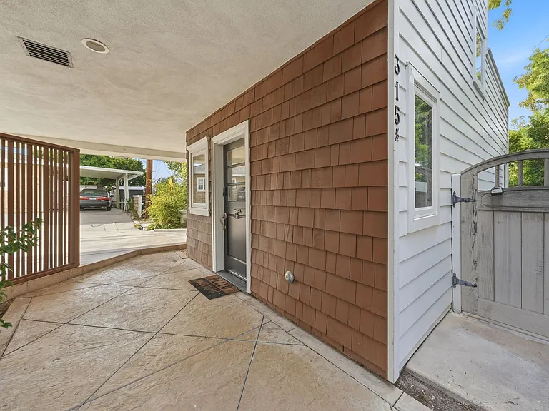 315 1/2 Goldenrod Ave — Photo 3