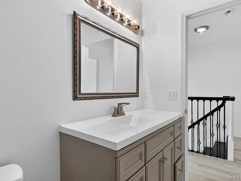 3457 Ashburnam Rd — Photo 32