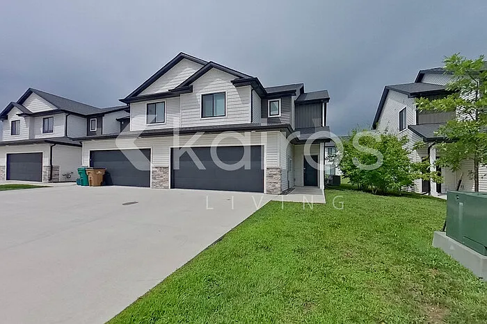 3 bed, 2.5 bath, 1584 sqft, $1,995 — Photo 2