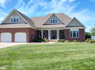 10529 E Deer Creek Rd, Robinson, IL 62454