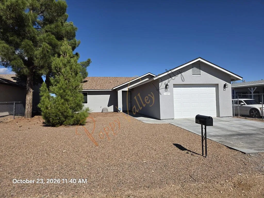 1745 Potter Ave — Photo 1