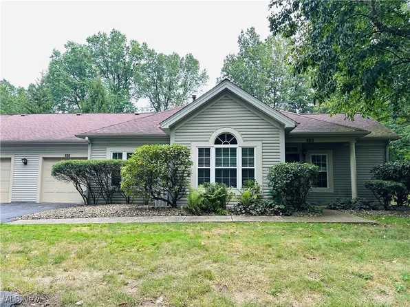 15 Woodland Chase Blvd #15, Niles, OH 44446