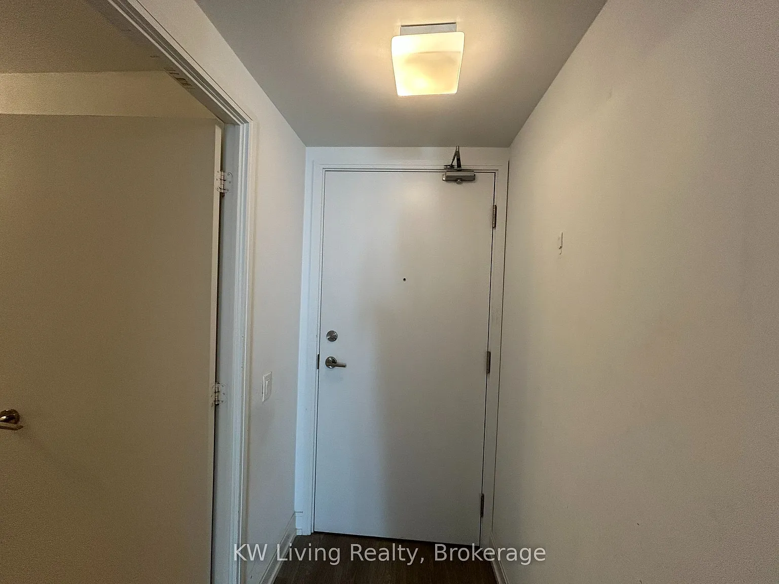 Grid Condos — Photo 4