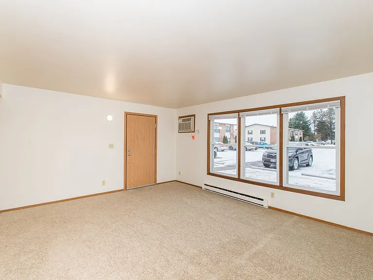 Woodfield Circle — Photo 39