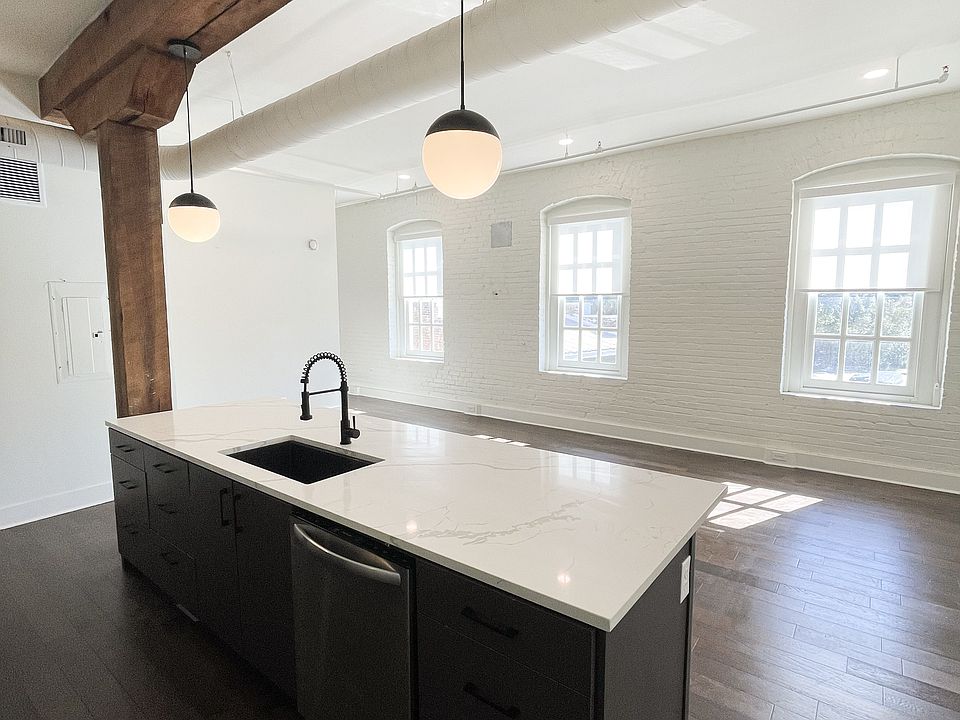 1st image of 921 Dauphin St #2C