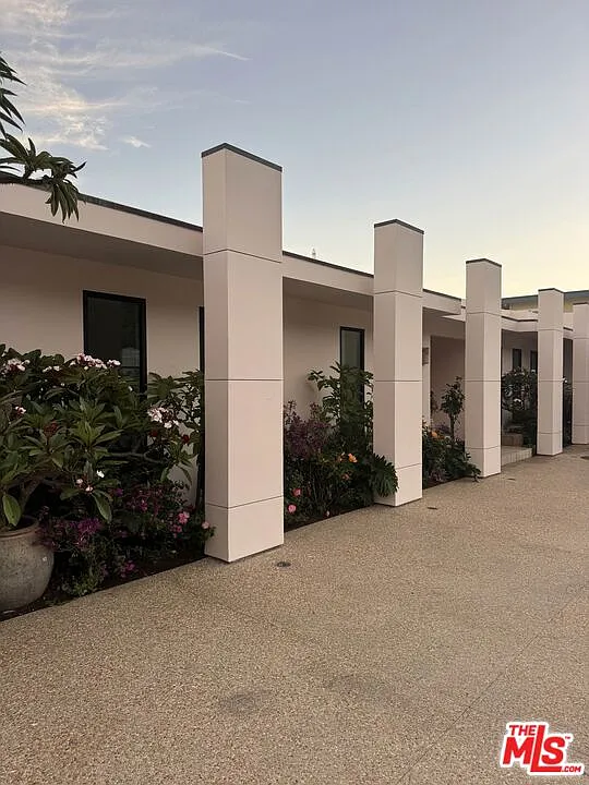 4 bed, 6.0 bath, $150,000 — Photo 1