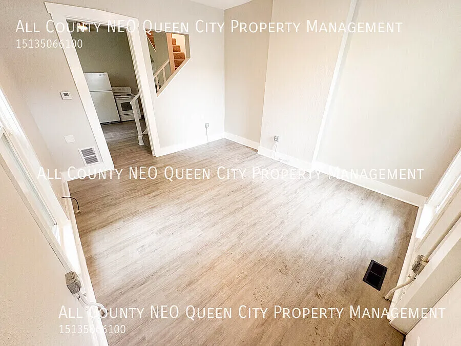 Bright & Spacious 2-Bedroom Duplex! — Photo 2