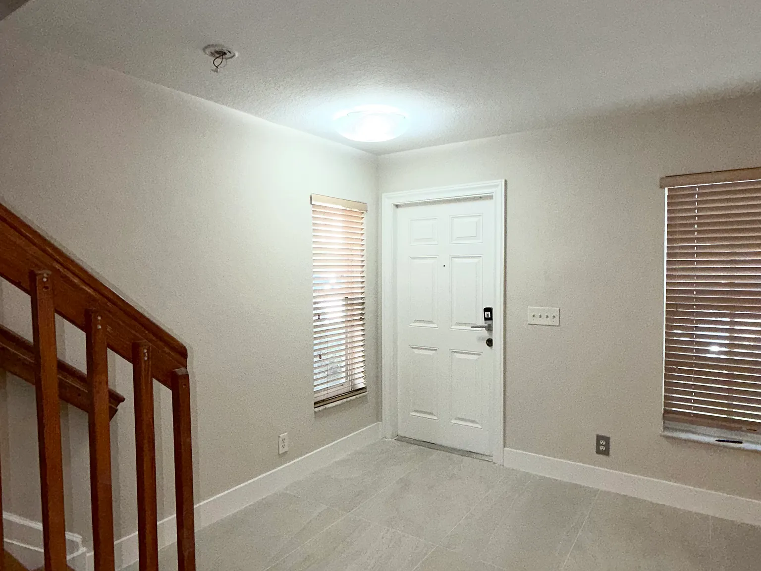 3 bed, 1384 sqft, $2,895 — Photo 2
