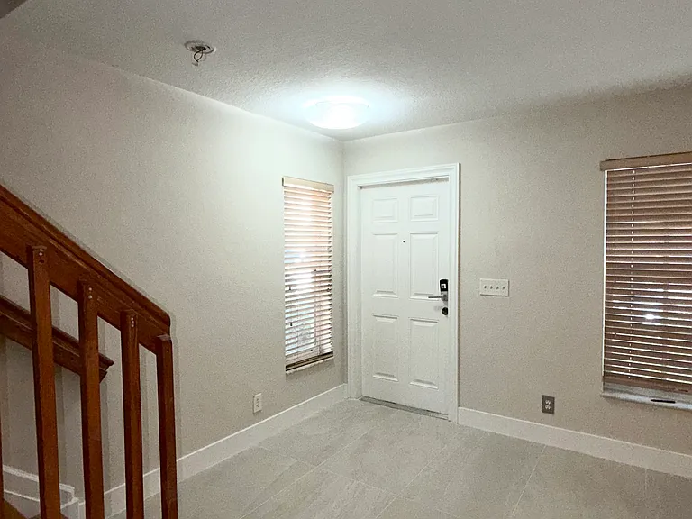 816 Summit Lake Dr — Photo 2