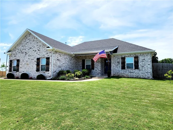 321 Captain Stockton St, Prairie Grove, AR 72753