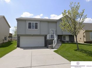 18105 Edna St, Omaha, NE 68136