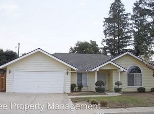61 Phillip Ave, Clovis, CA 93612