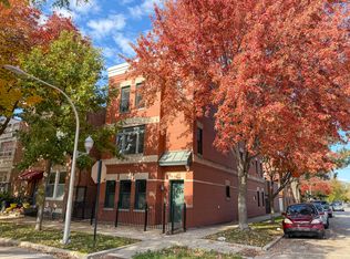 1300 W Grenshaw St #B, Chicago, IL 60607