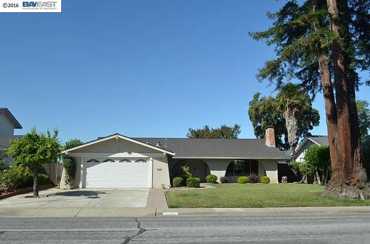 36695 Montecito Dr photo 1