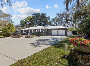 4715 Riverside Dr, Yankeetown, FL 34498