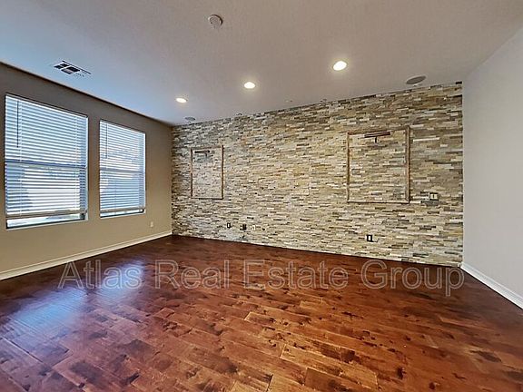 3rd image of 4032 E Cherry Hills Dr