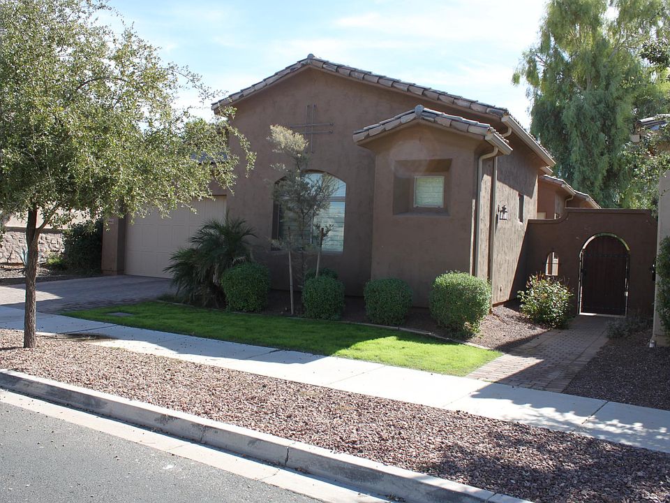 Golf course home in gated community