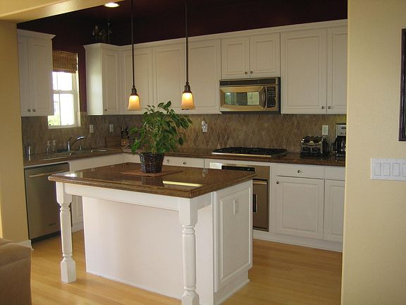 Upgraded Gourmet Kitchen