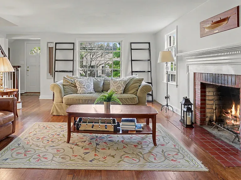 40 Oakwood Dr — Photo 2